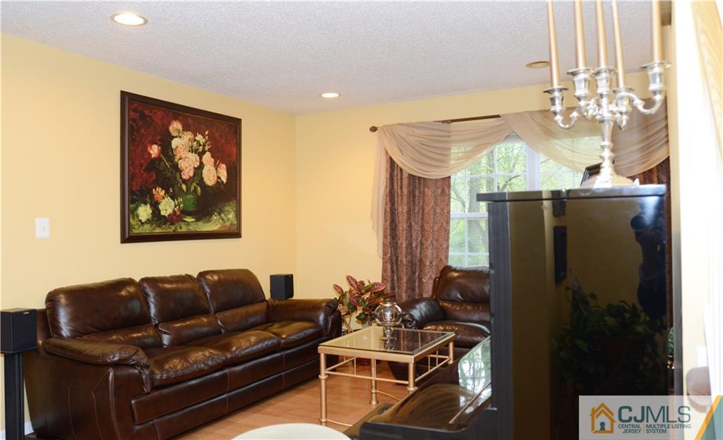 185 Prestwick Way Edison, NJ 08820 - Photo 4 of 18 Gallery Image 4