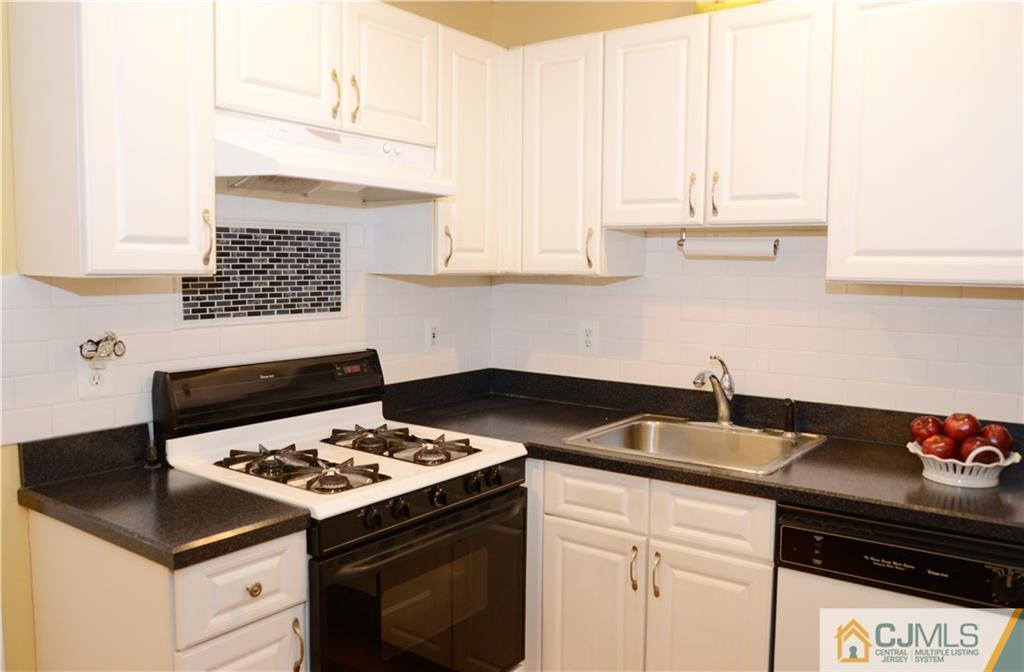 185 Prestwick Way Edison, NJ 08820 - Photo 7 of 18 Gallery Image 7