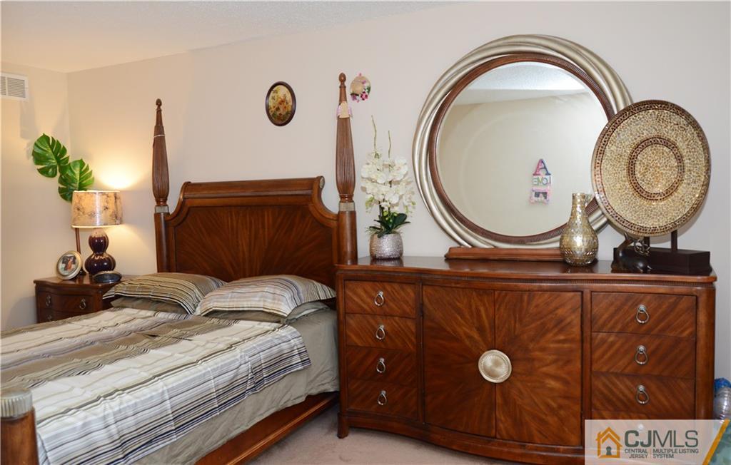 185 Prestwick Way Edison, NJ 08820 - Photo 9 of 18 Gallery Image 9