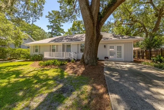 $565,000 | 102 Sapelo Street, St. Simons Island, GA 31522