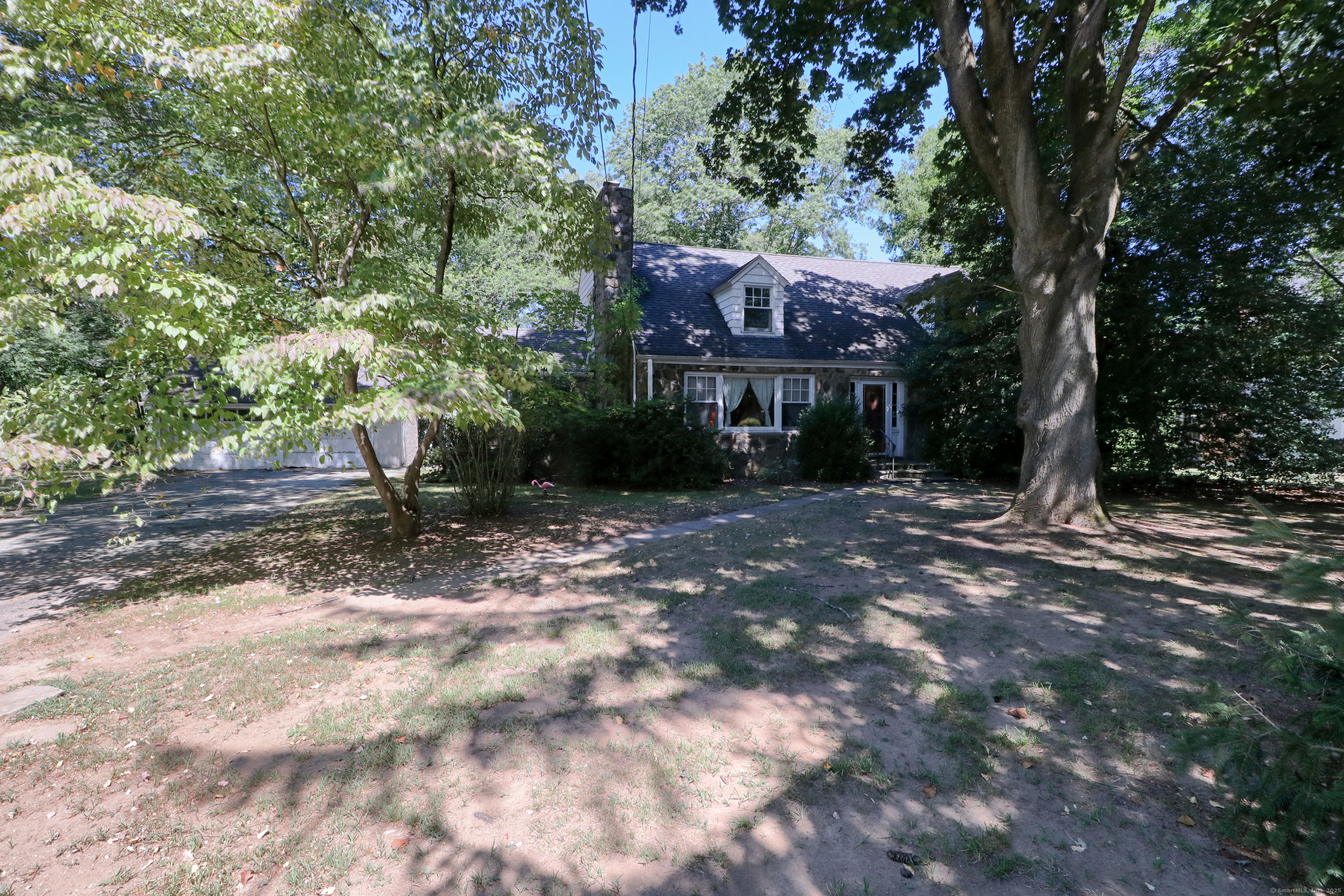 20 Ermine Street Fairfield, CT 06824 - Photo 2 of 18