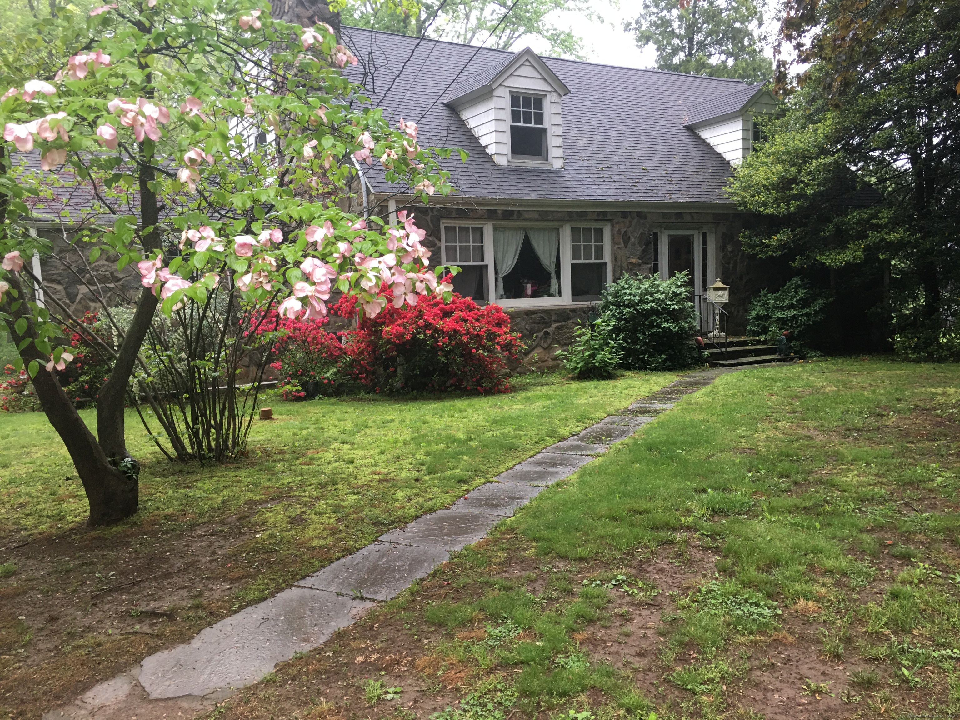 20 Ermine Street Fairfield, CT 06824 - Photo 3 of 18