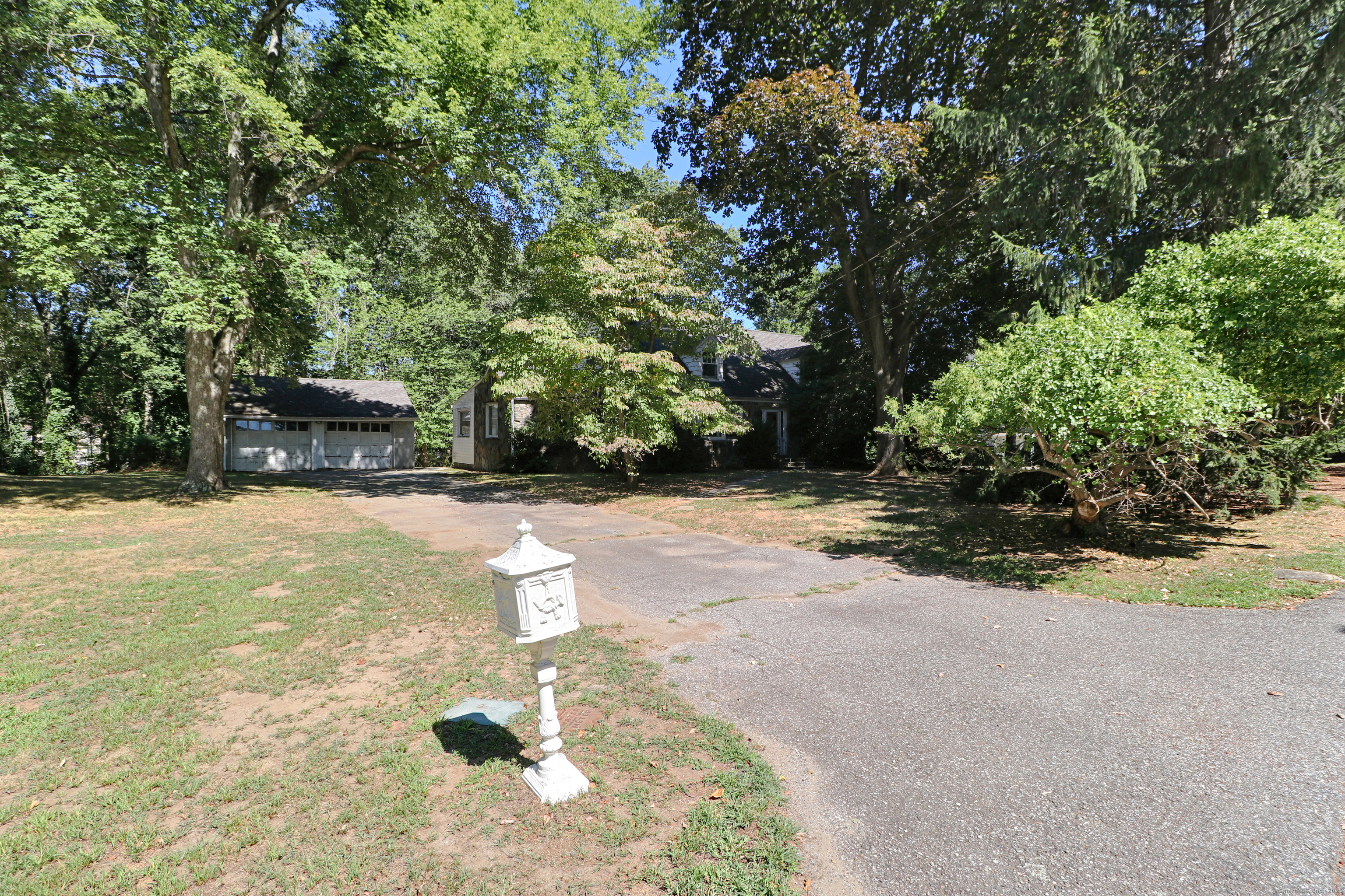 20 Ermine Street Fairfield, CT 06824 - Photo 6 of 18