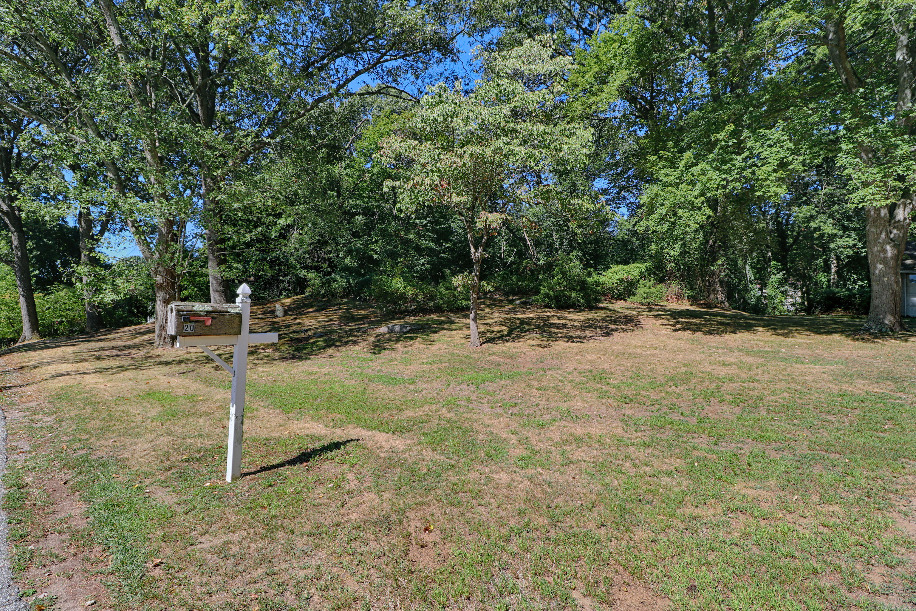 20 Ermine Street Fairfield, CT 06824 - Photo 7 of 18