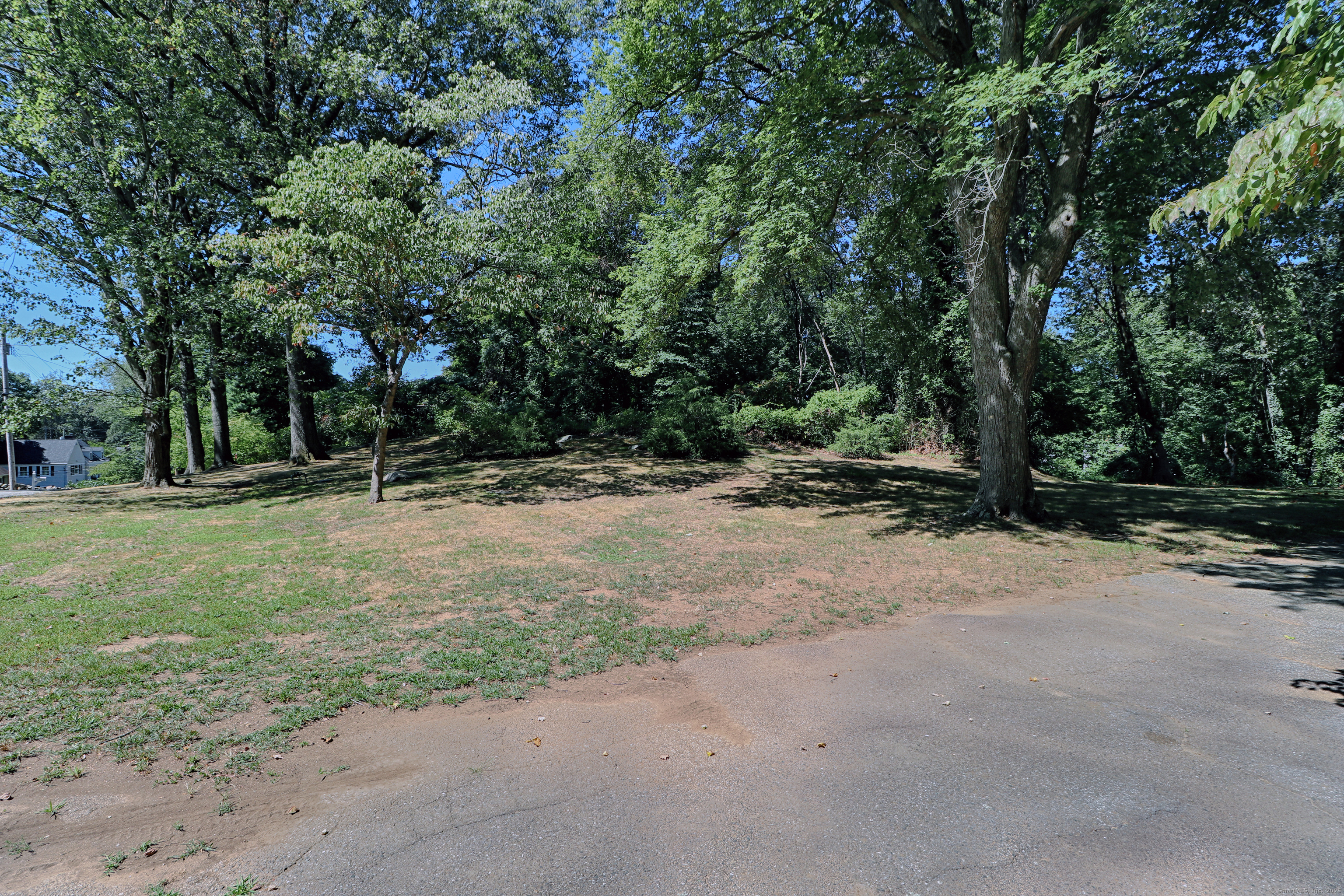 20 Ermine Street Fairfield, CT 06824 - Photo 8 of 18