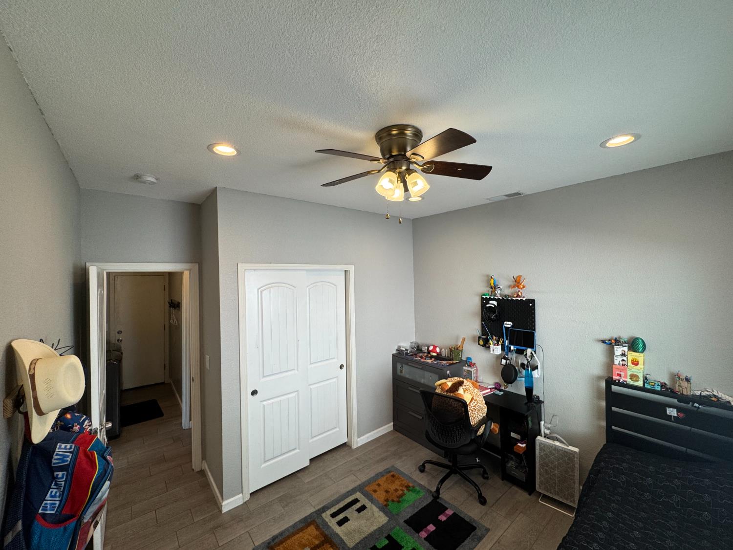 1650 North Olive Avenue Turlock, CA 95382 - Photo 10 of 21 a view of a workspace with furniture and a livingroom