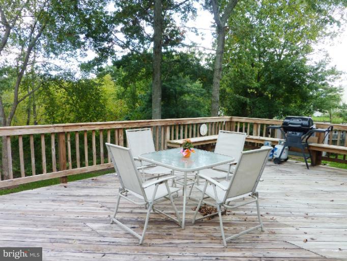 8027 Rocky Run Road Gainesville, VA 20155 - Photo 3 of 30 Huge Deck with Built-in Seat