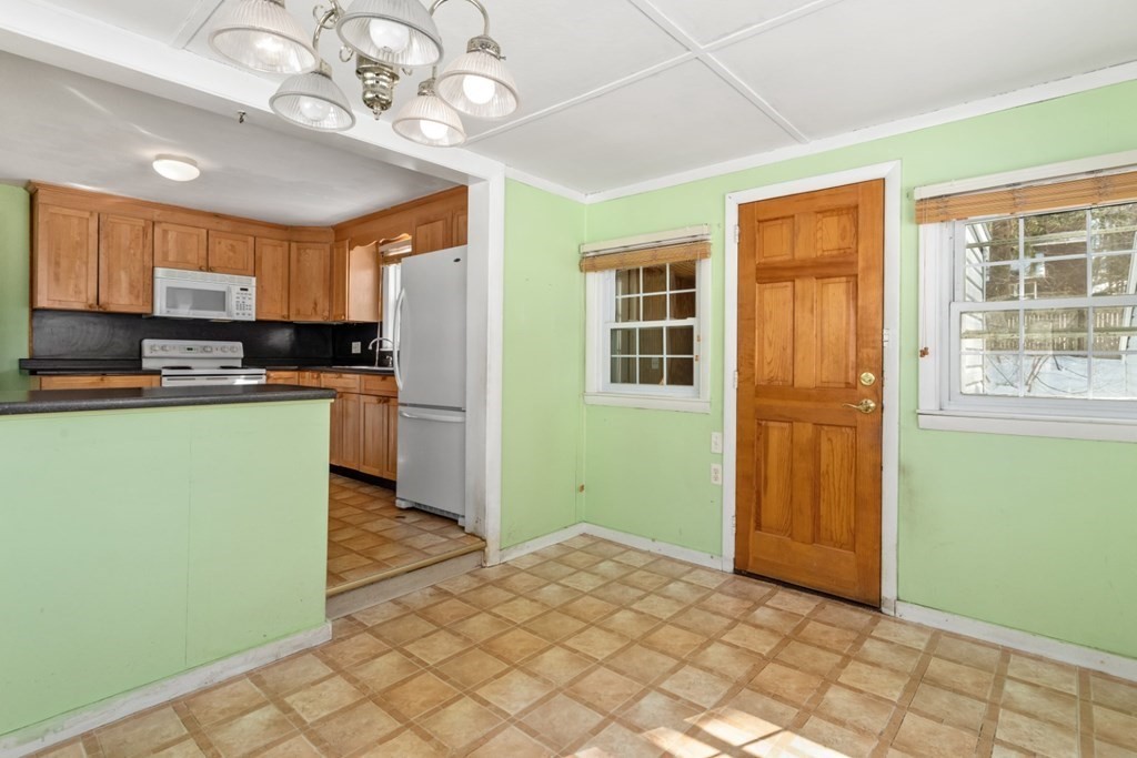 66 Sycamore Road Melrose, MA 02176 - Photo 11 of 37 Gallery Image 11