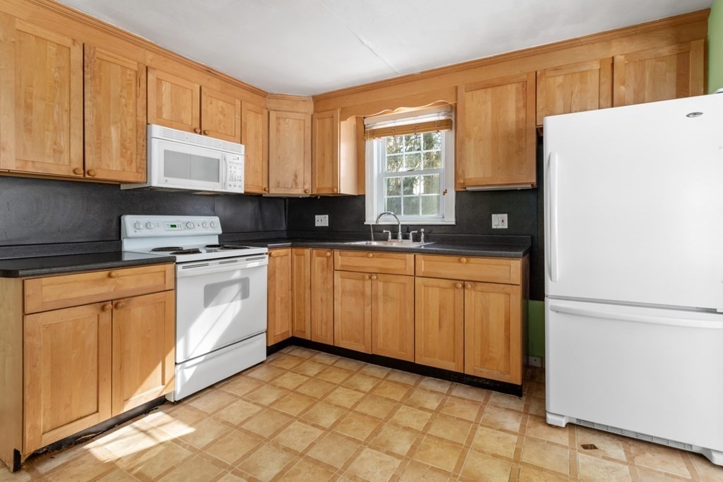 66 Sycamore Road Melrose, MA 02176 - Photo 9 of 37 Gallery Image 9