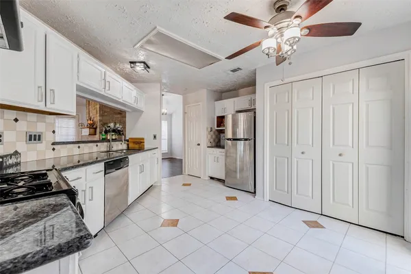 $2,000 | 3518 Pecan Point Drive, Sugar Land, TX 77478