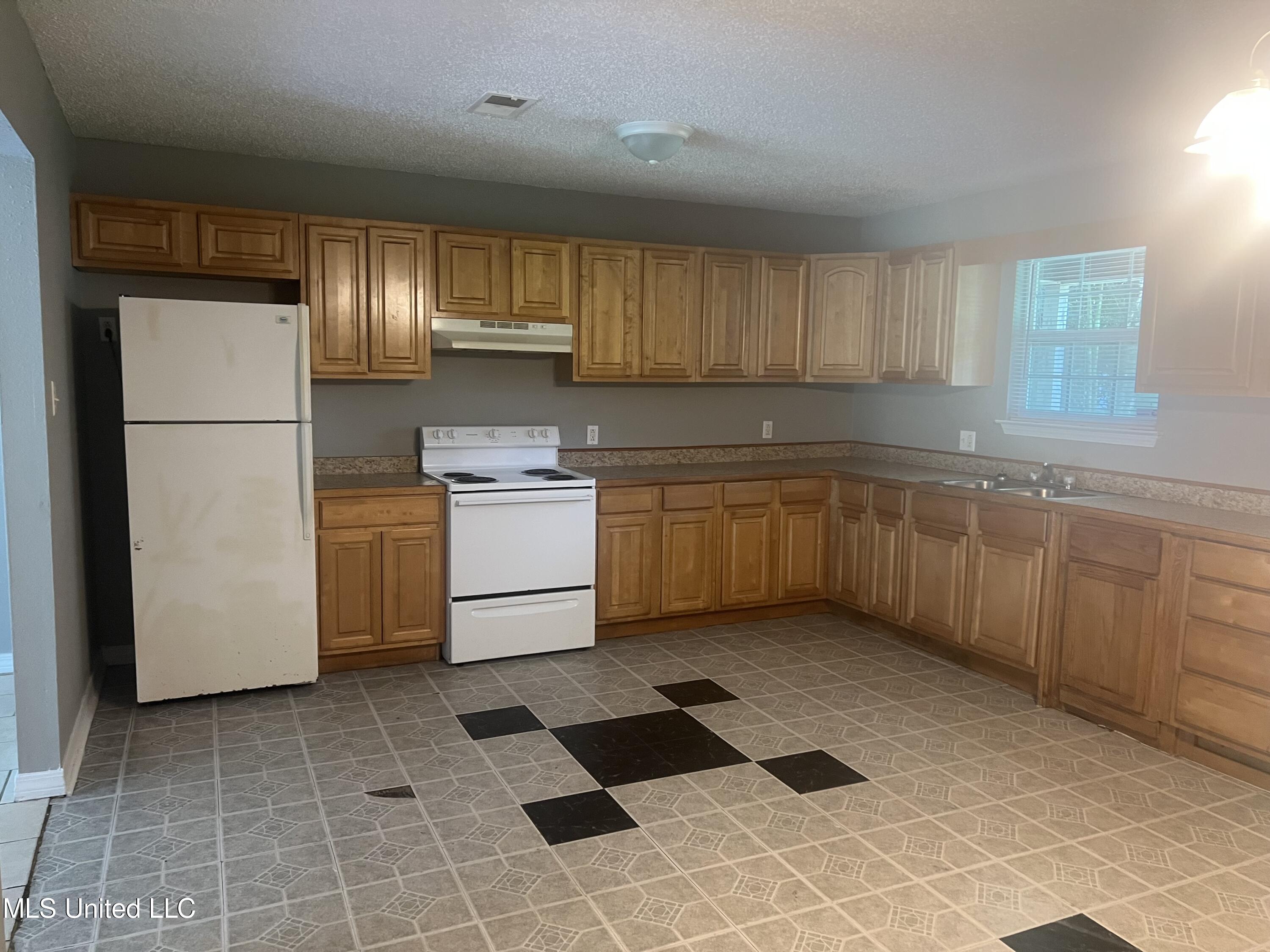 3800 Jeffery Road Moss Point, MS 39562 - Photo 4 of 10 IMG-9542