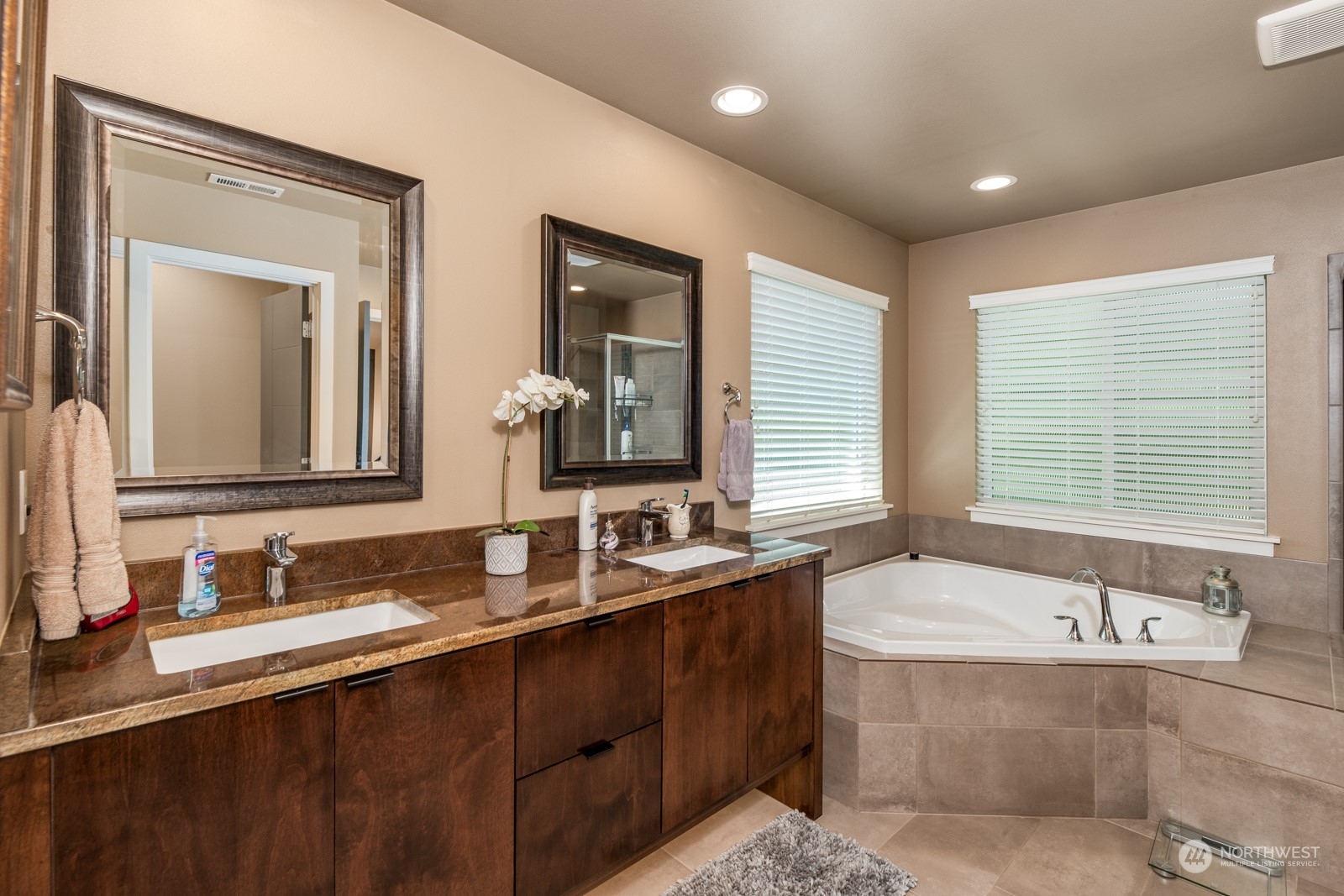 4408 Forest Drive Everett, WA 98203 - Photo 20 of 32 a bathroom with a tub sink and mirror