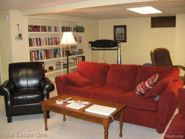 16333 Farmington Road Livonia, MI 48154 - Photo 16 of 25 great bookshelves