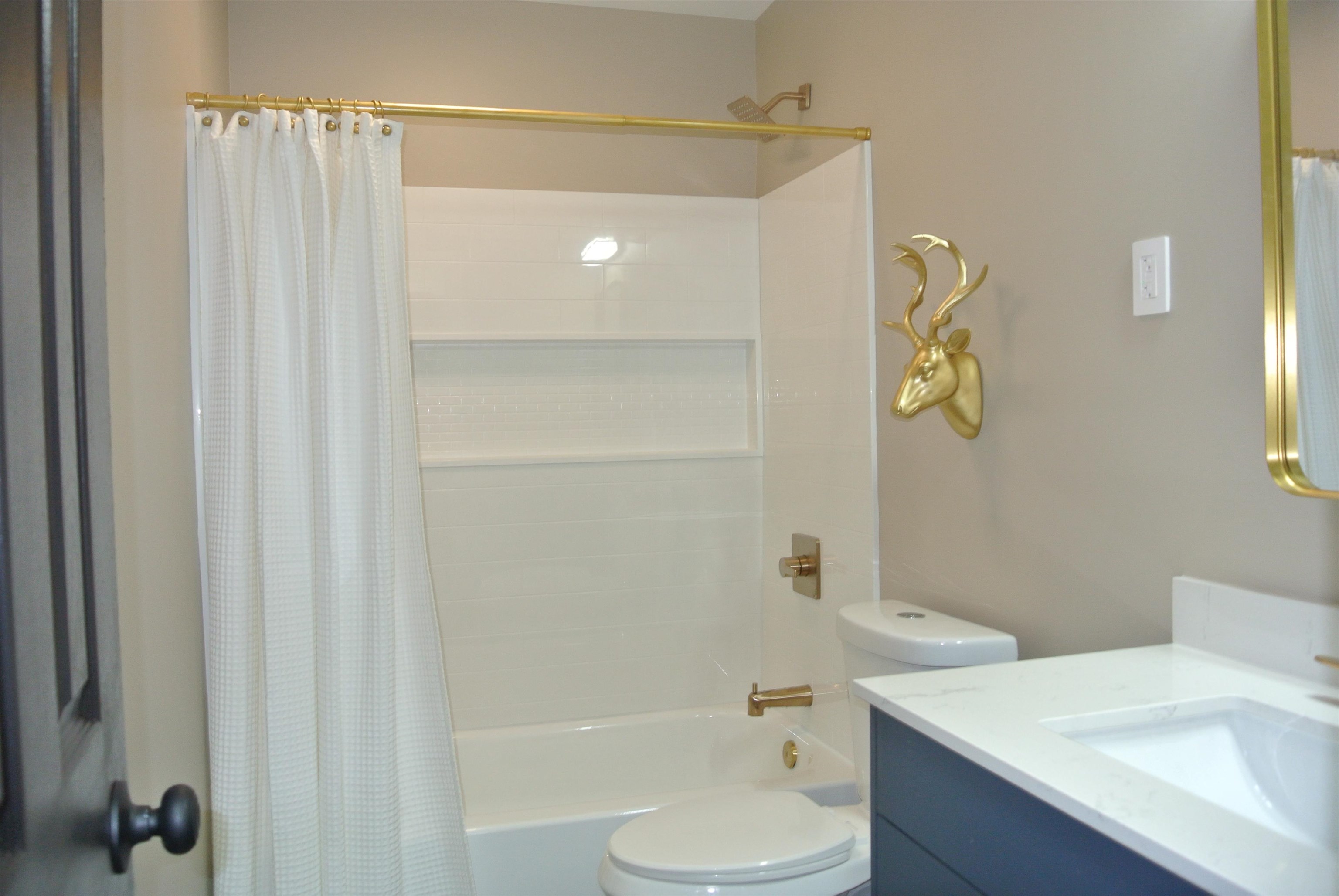 948 Greencliff Road Collierville, TN 38017 - Photo 19 of 34 a bathroom with a sink toilet and shower