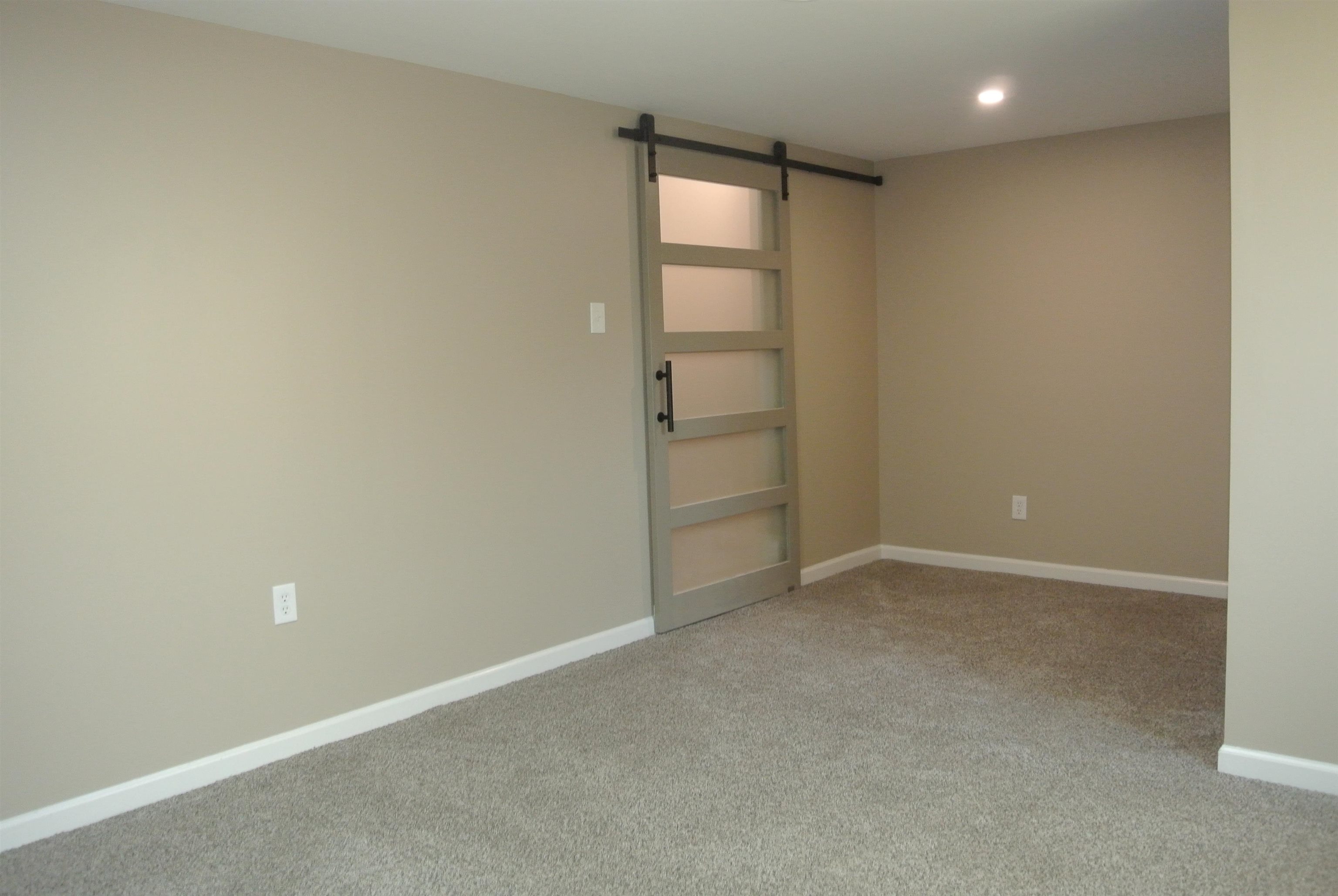 948 Greencliff Road Collierville, TN 38017 - Photo 31 of 34 an empty room with closet area