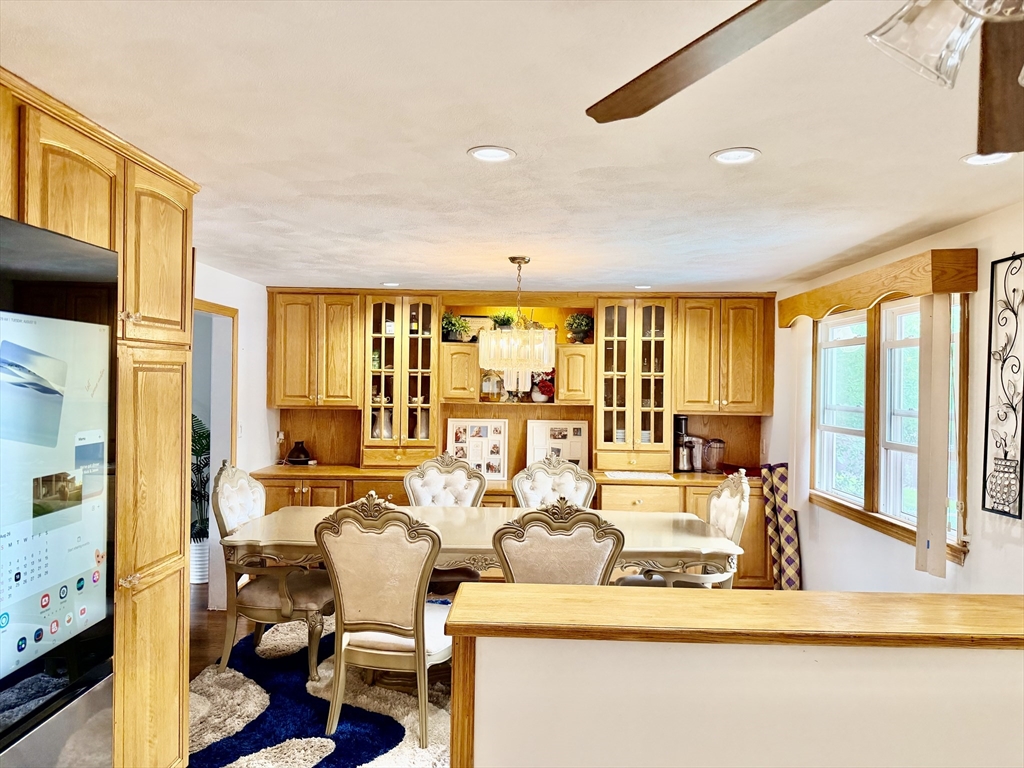 17 Valley Road Stoneham, MA 02180 - Photo 9 of 28 Gallery Image 9