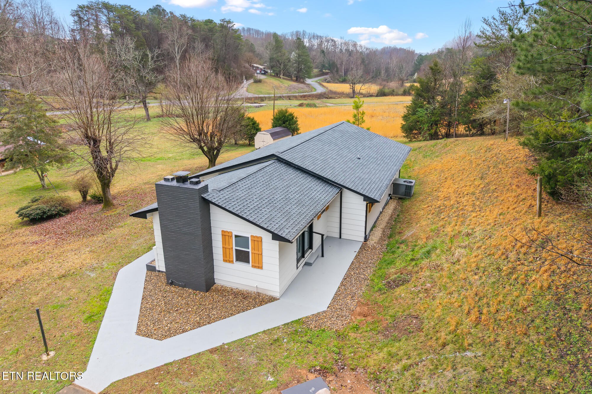 144 Cagle Road Tellico Plains, TN 37385 - Photo 8 of 34