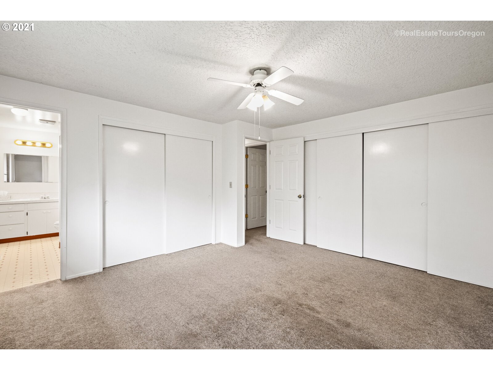 14325 Southwest Hargis Road Beaverton, OR 97008 - Photo 12 of 32 Gallery Image 12