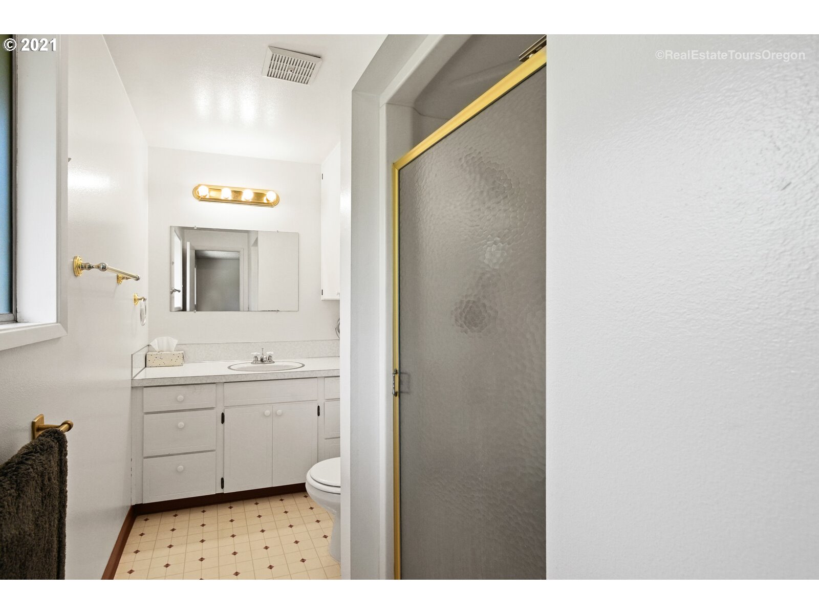 14325 Southwest Hargis Road Beaverton, OR 97008 - Photo 13 of 32 Gallery Image 13