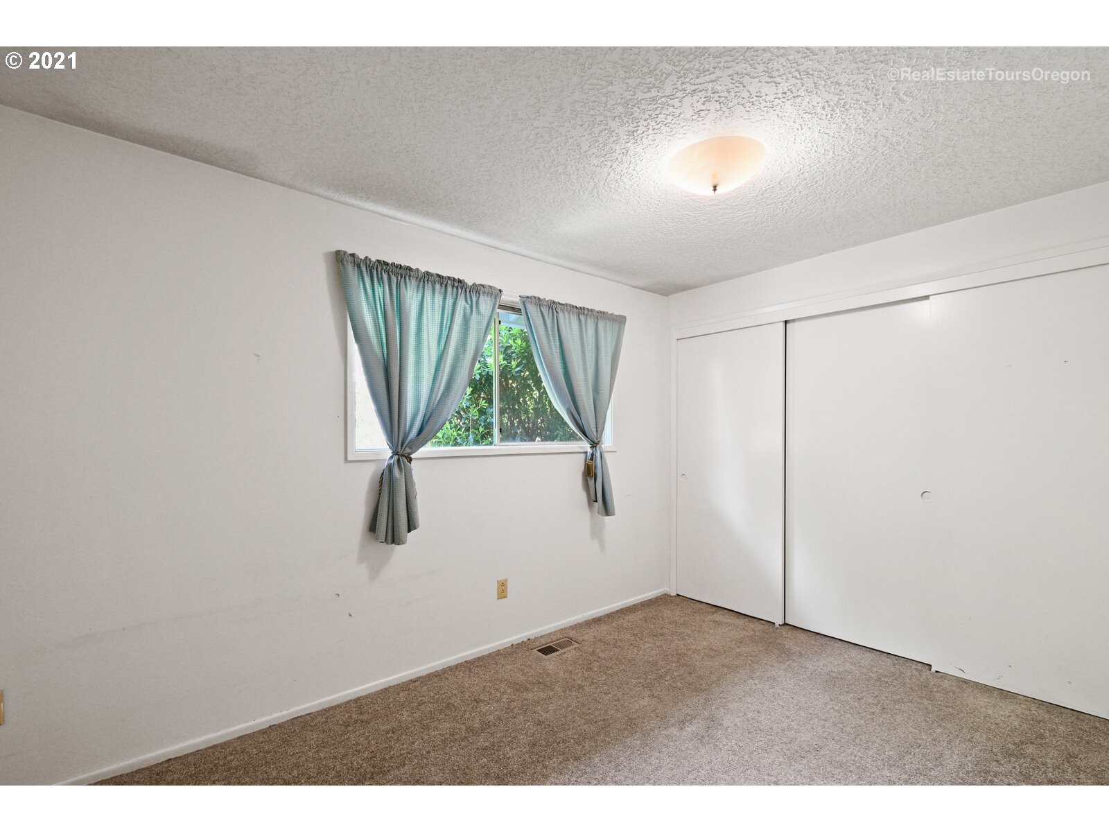14325 Southwest Hargis Road Beaverton, OR 97008 - Photo 14 of 32 Gallery Image 14