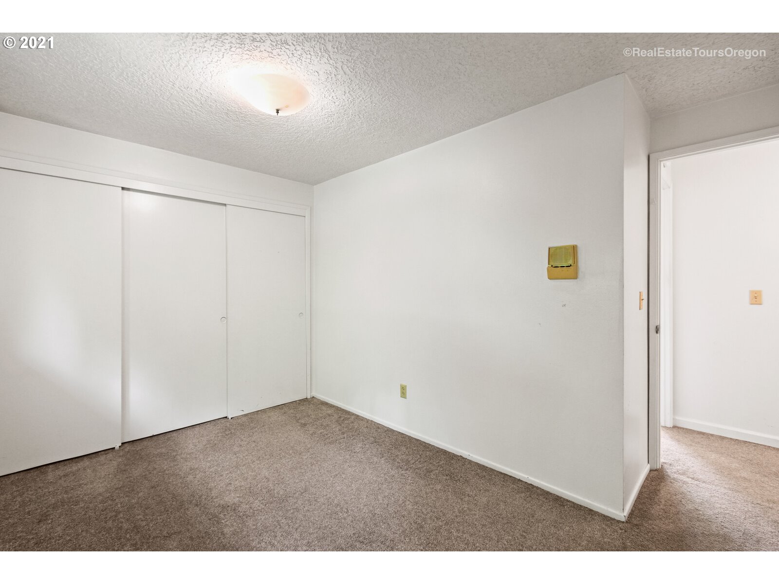 14325 Southwest Hargis Road Beaverton, OR 97008 - Photo 15 of 32 Gallery Image 15