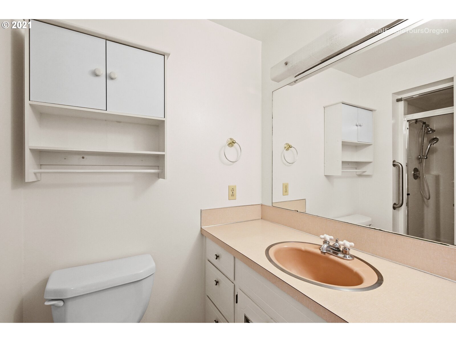 14325 Southwest Hargis Road Beaverton, OR 97008 - Photo 16 of 32 Gallery Image 16