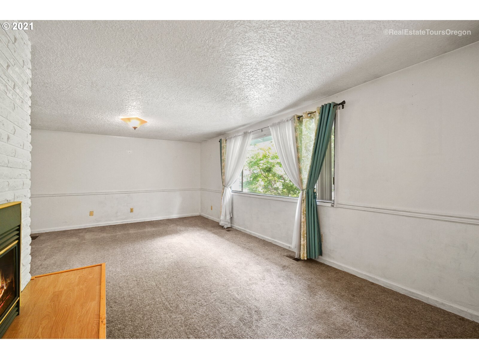 14325 Southwest Hargis Road Beaverton, OR 97008 - Photo 3 of 32 Gallery Image 3