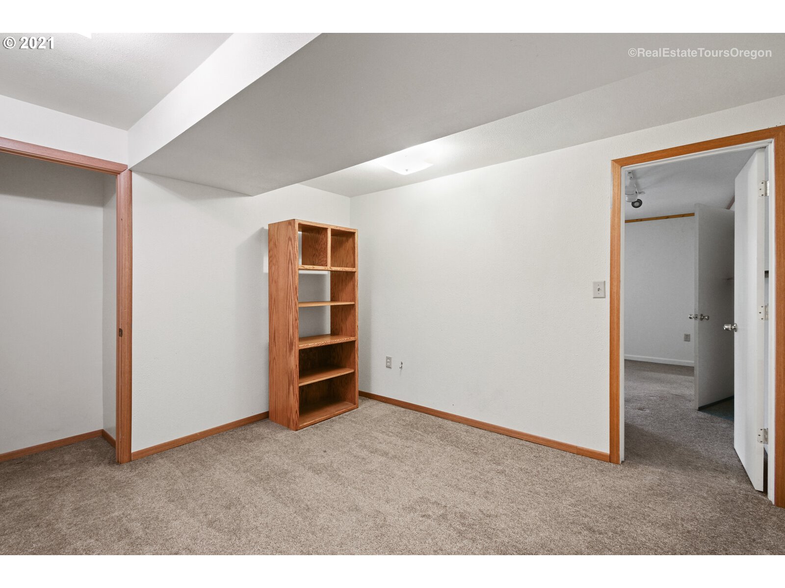 14325 Southwest Hargis Road Beaverton, OR 97008 - Photo 21 of 32 Gallery Image 21