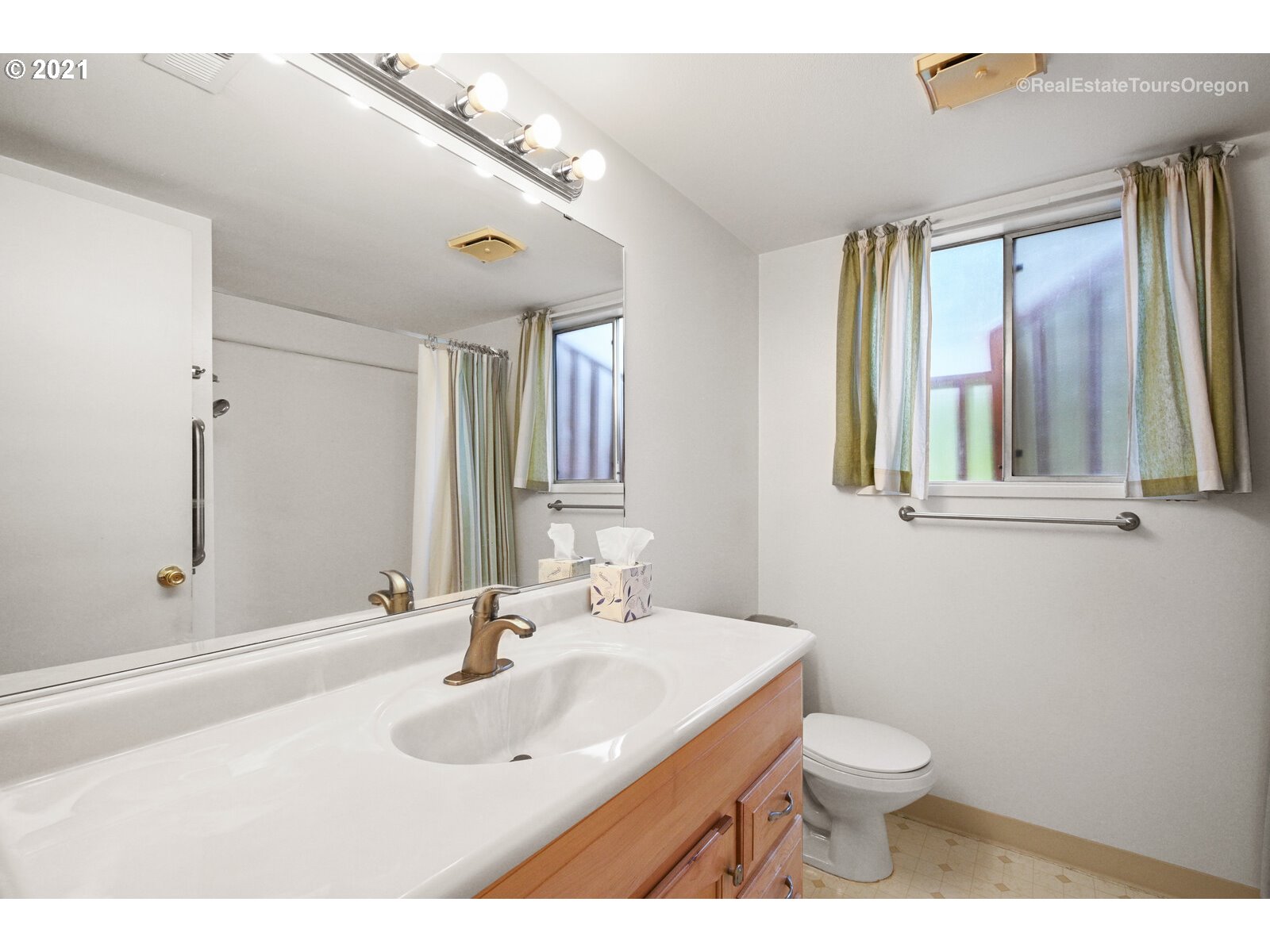 14325 Southwest Hargis Road Beaverton, OR 97008 - Photo 26 of 32 Gallery Image 26