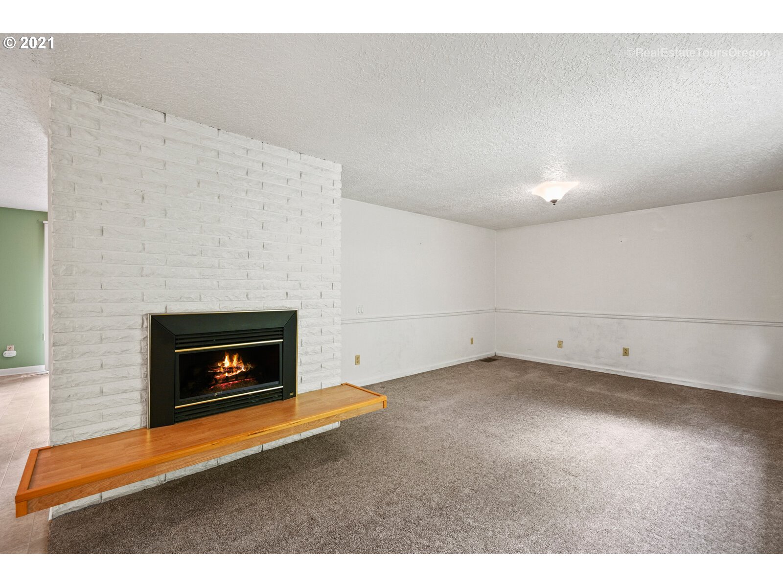 14325 Southwest Hargis Road Beaverton, OR 97008 - Photo 4 of 32 Gallery Image 4