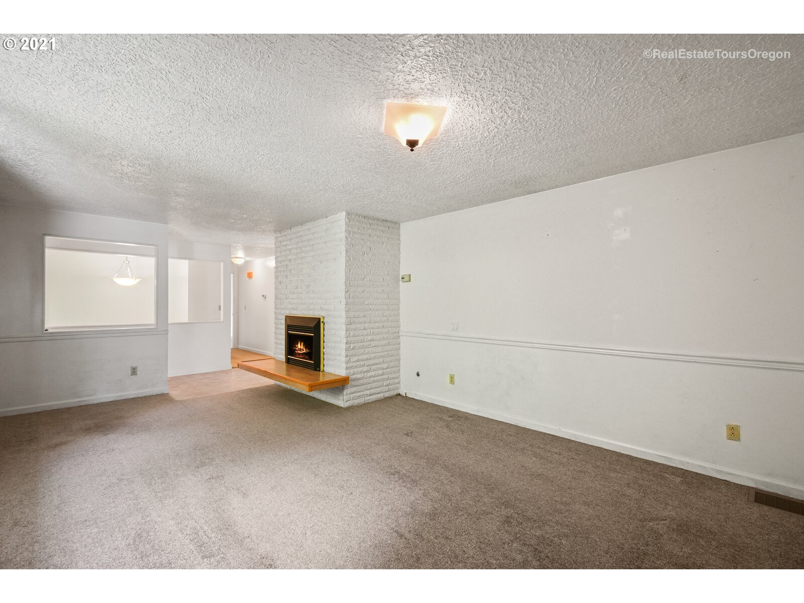 14325 Southwest Hargis Road Beaverton, OR 97008 - Photo 5 of 32 Gallery Image 5