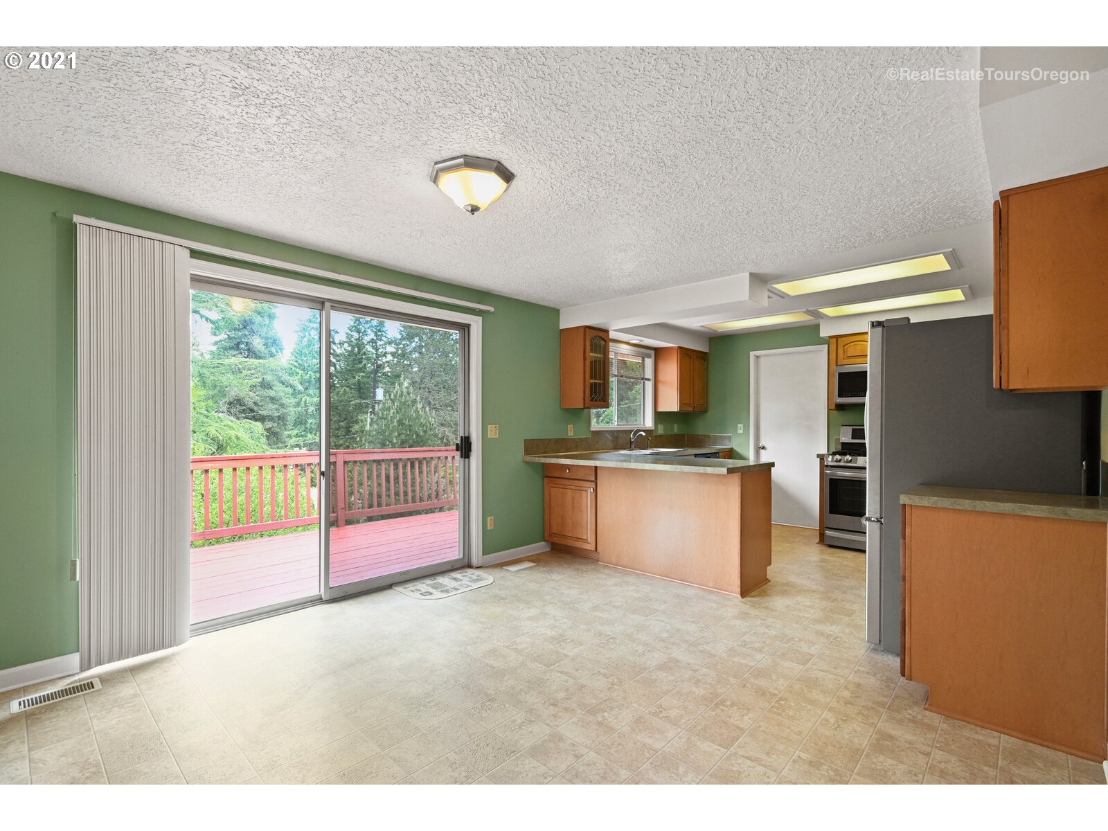 14325 Southwest Hargis Road Beaverton, OR 97008 - Photo 10 of 32 Gallery Image 10
