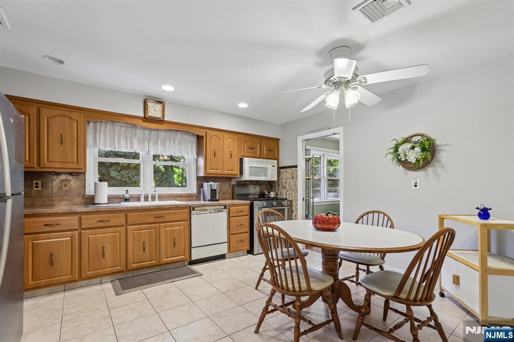 270 Midwood Road Paramus, NJ 07652 - Photo 4 of 17