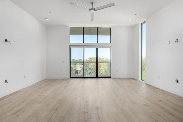 $2,149 | 531 East Willetta Street, Unit 301, Phoenix, AZ 85004