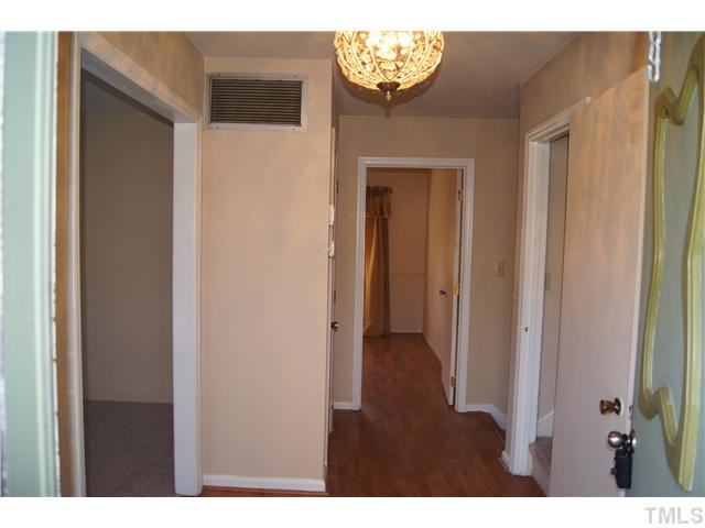 904 Windcrest Road Durham, NC 27713 - Photo 7 of 25 Foyer