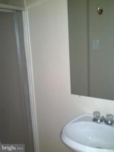 2240 Cartwright Place Reston, VA 20191 - Photo 16 of 19 Master Bath