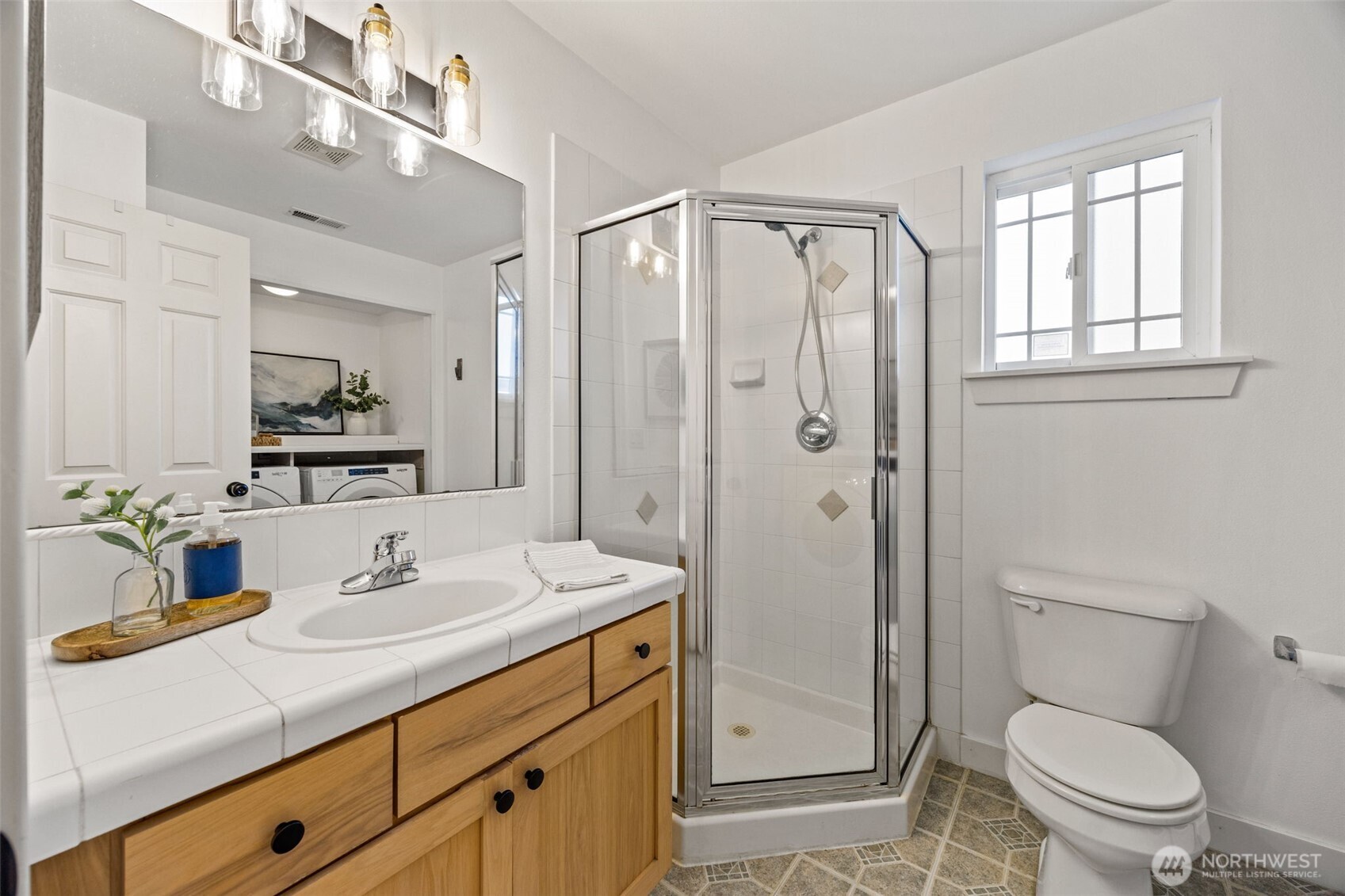 2613 East Howell Street Seattle, WA 98122 - Photo 19 of 31 a bathroom with a sink a toilet and shower