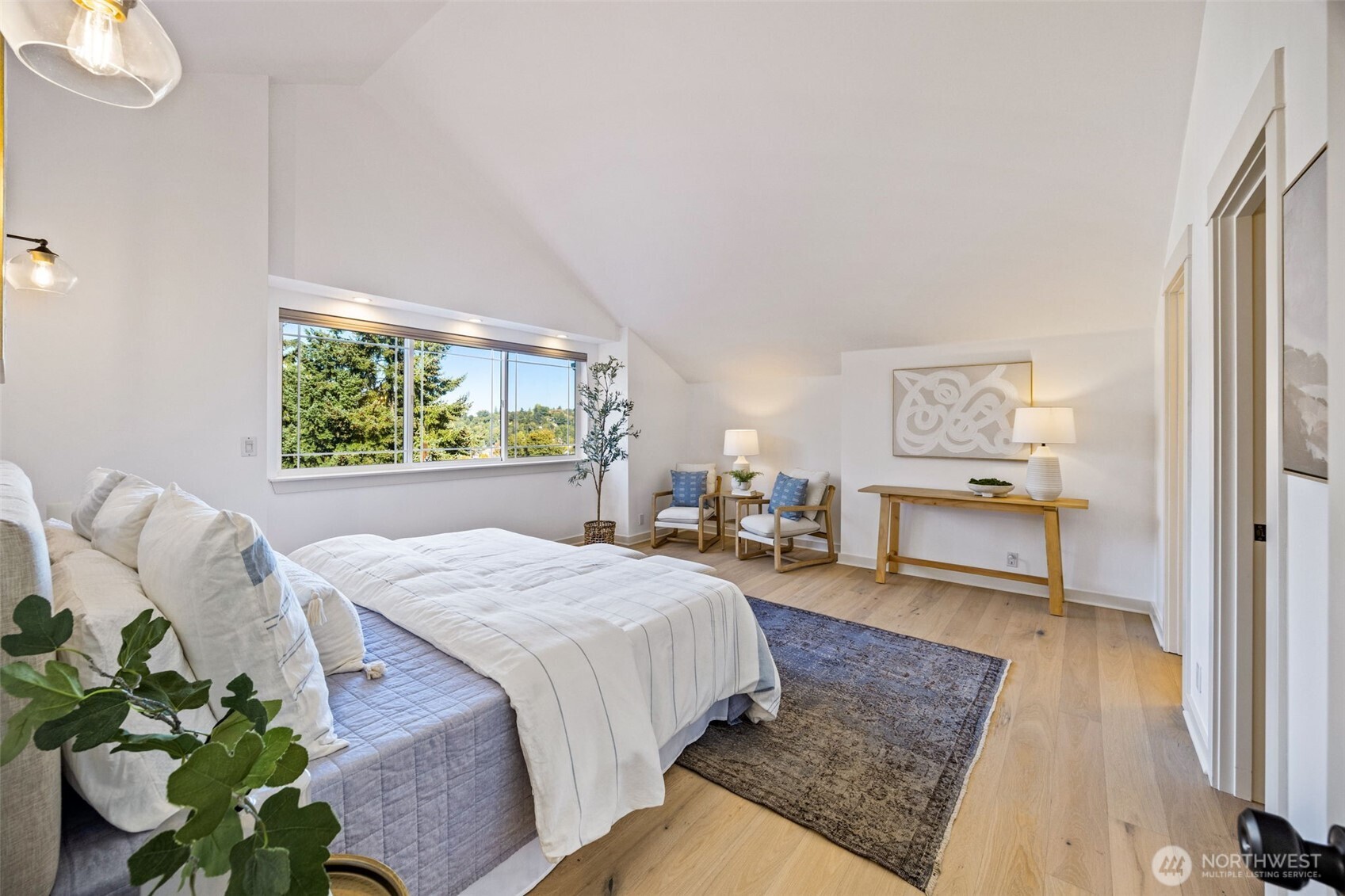 2613 East Howell Street Seattle, WA 98122 - Photo 10 of 31