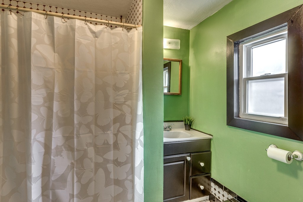 52 Ossamequin Road Billerica, MA 01821 - Photo 11 of 18 Gallery Image 11