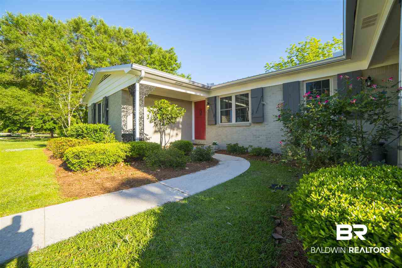 8638 County Road 34 Fairhope, AL 36532 - Photo 5 of 42 Front Walkway