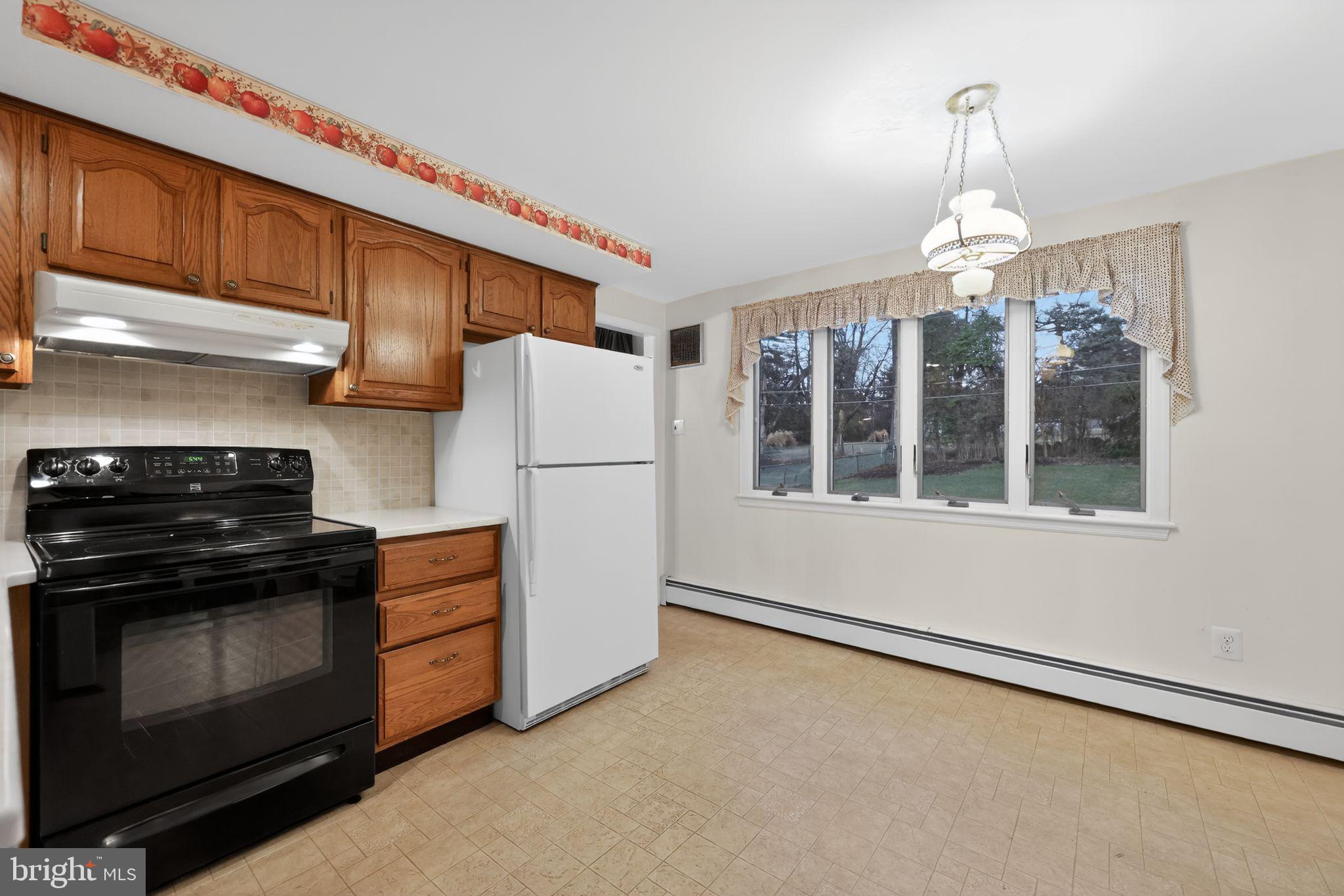 667 Lily Road Warminster, PA 18974 - Photo 8 of 28 Gallery Image 8