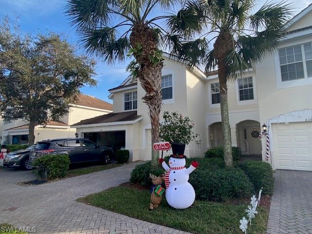 839 Hampton Circle, Unit 149 Naples, FL 34105 - Photo 4 of 32 a house view with a sitting space