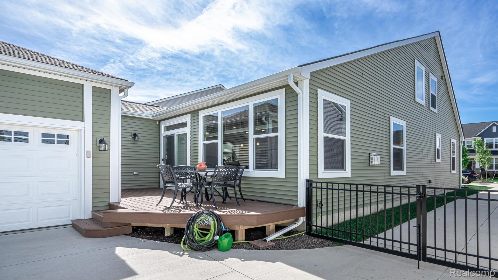 2560 Massoit Road Royal Oak, MI 48073 - Photo 9 of 65 010_6.jpg