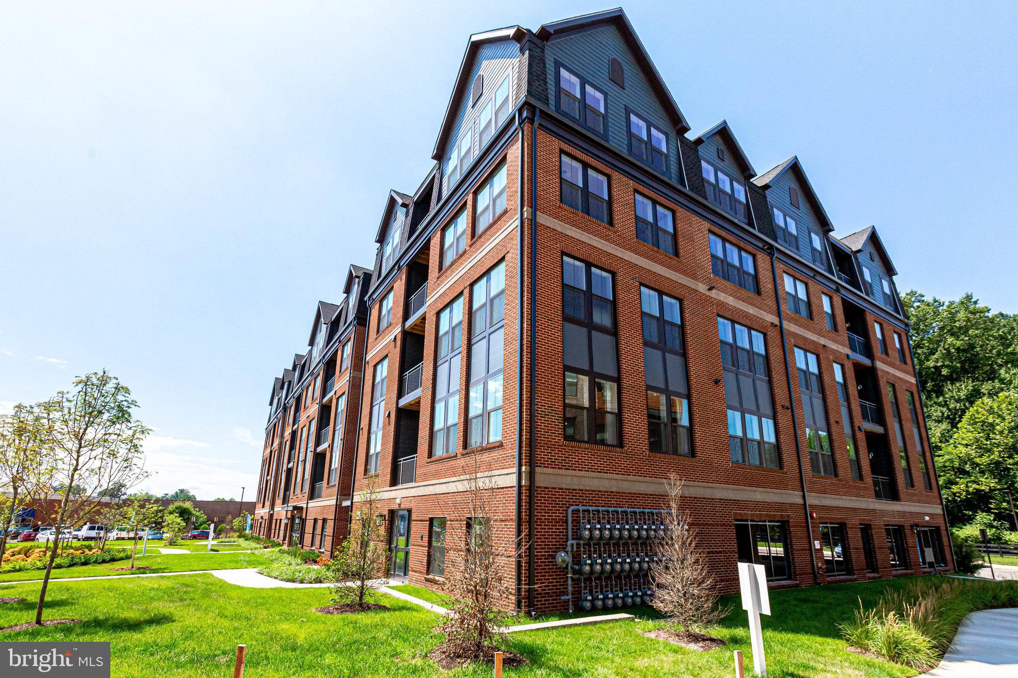 3925 Fair Ridge Drive, Unit 204 Fairfax, VA 22033 - Photo 3 of 10