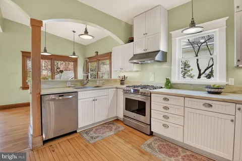 $1,395,000 | 3927 Washington Street, Kensington, MD 20895
