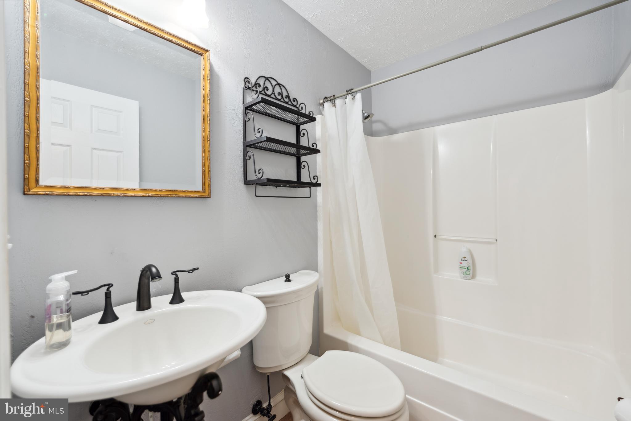 8235 Old Mill Road Pasadena, MD 21122 - Photo 20 of 45 Bathroom #2
(Main Floor Hallway
Full Bath #2)