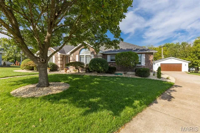 $419,900 | 829 Cimarron Circle, Farmington, MO 63640