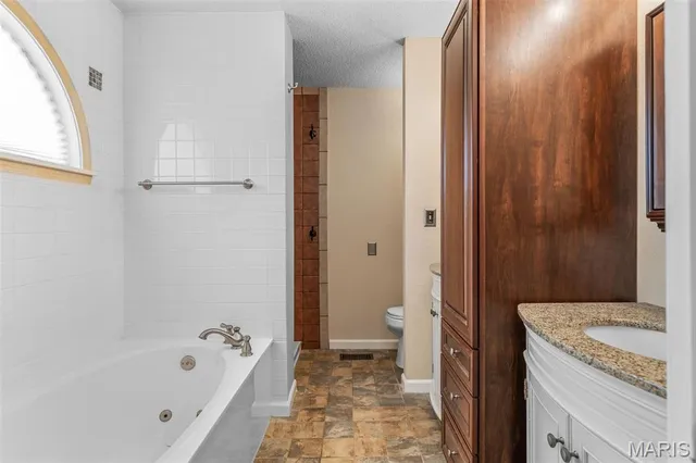 $419,900 | 829 Cimarron Circle, Farmington, MO 63640