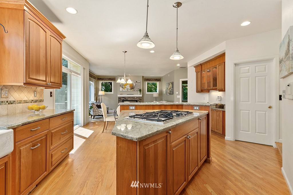 12516 160th Avenue Southeast Renton, WA 98059 - Photo 9 of 35 Gallery Image 9