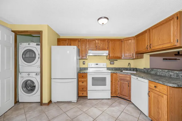 $375,000 | 65 Bartemus Trail, Unit 462, Nashua, NH 03063